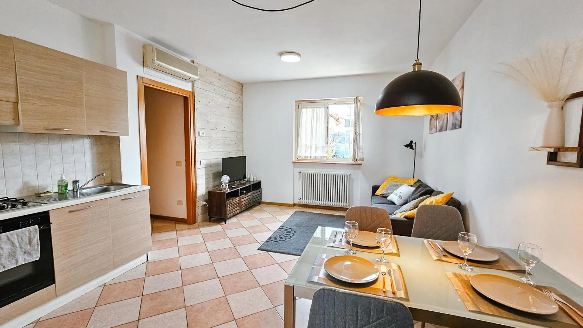 Apartamento 10 Minuti Da Gardaland Con Piscina E Giardino Salionze 0*,  Italia