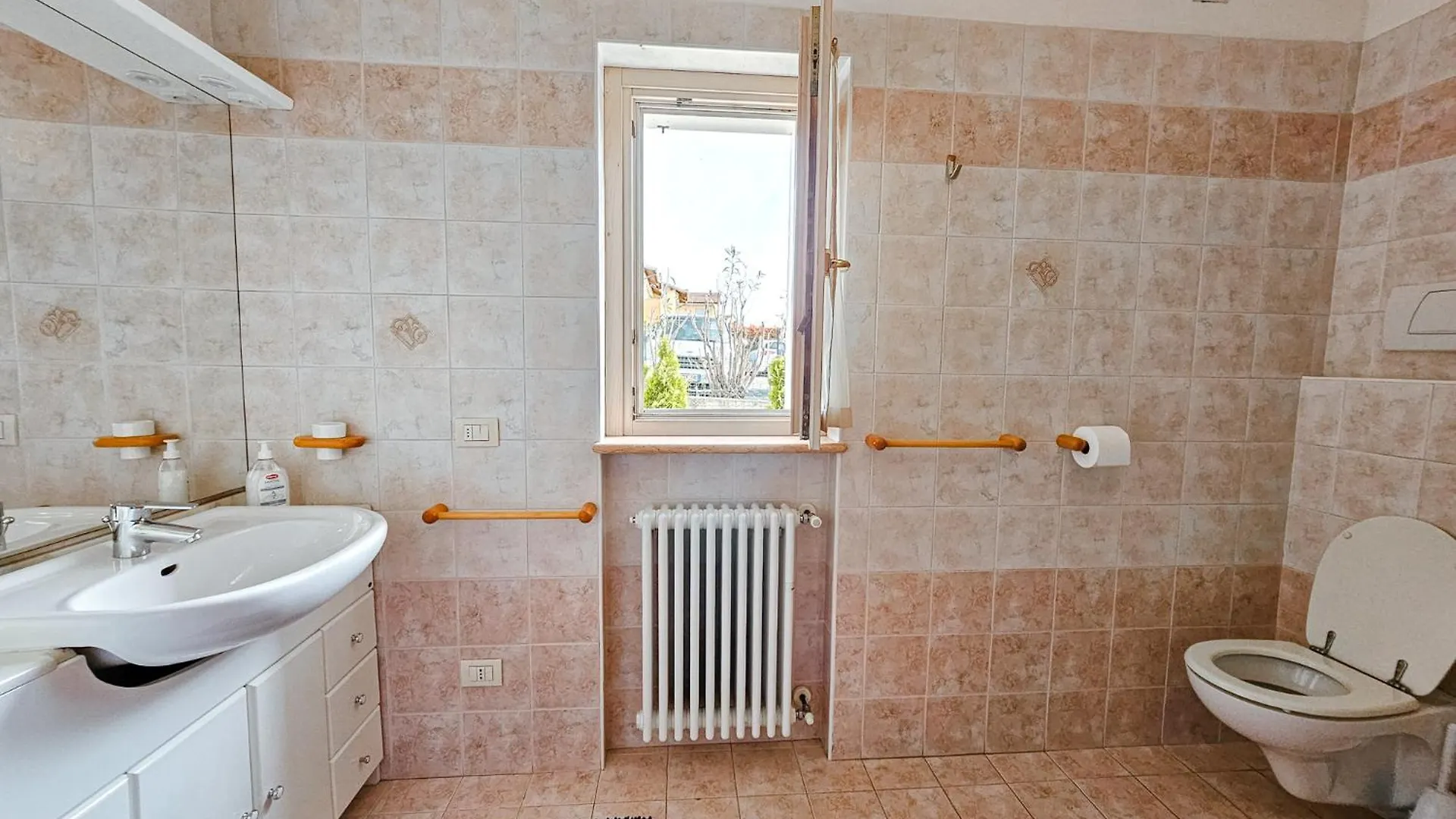 Apartamento 10 Minuti Da Gardaland Con Piscina E Giardino Salionze