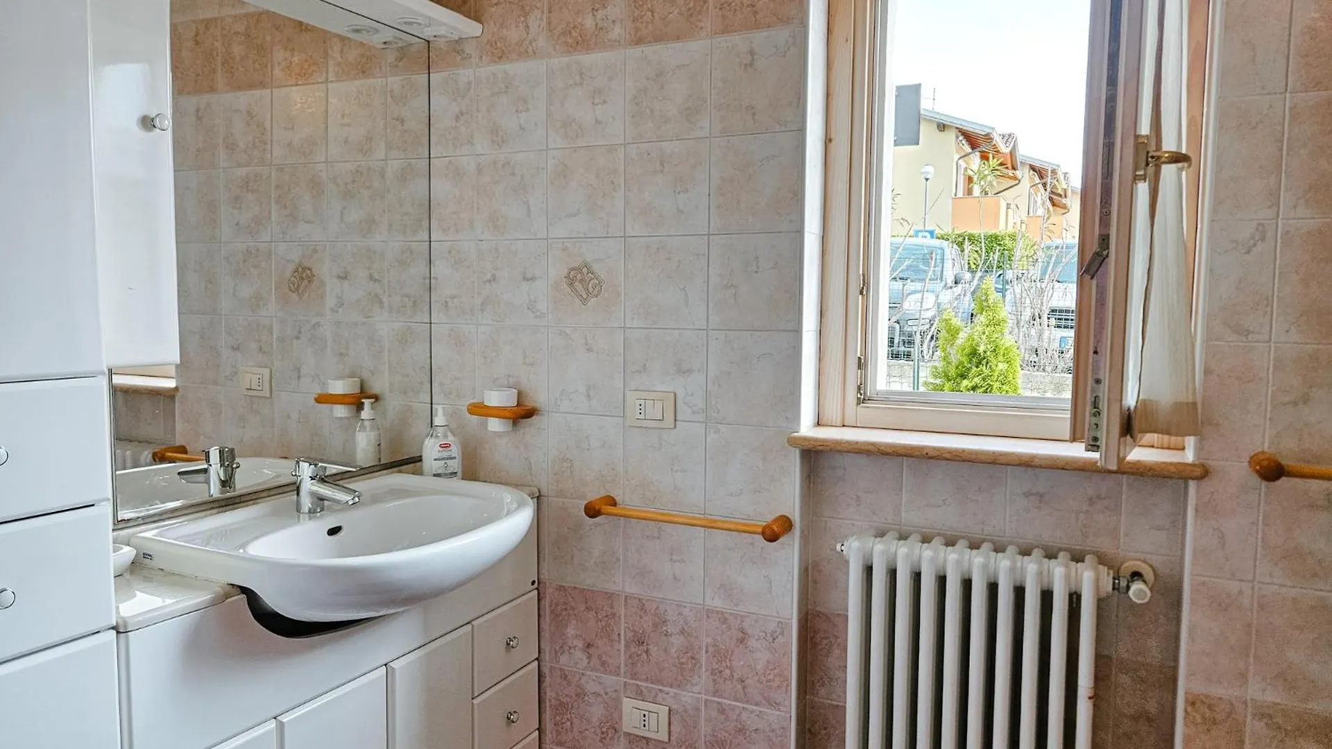 Apartamento 10 Minuti Da Gardaland Con Piscina E Giardino Salionze Italia